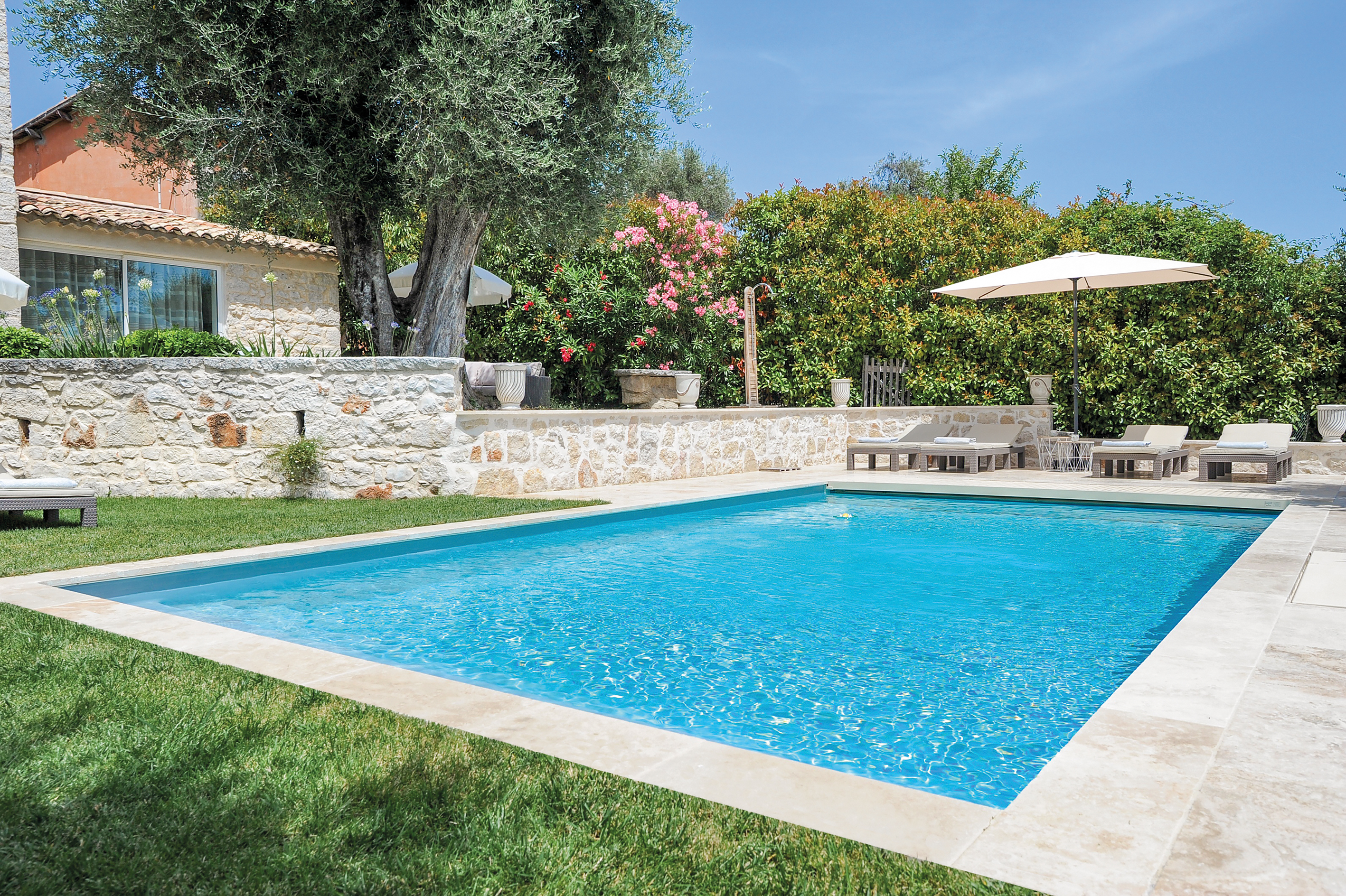 Quelles pièces détachées pour votre piscine Desjoyaux ?